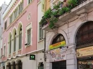 Отель Raval